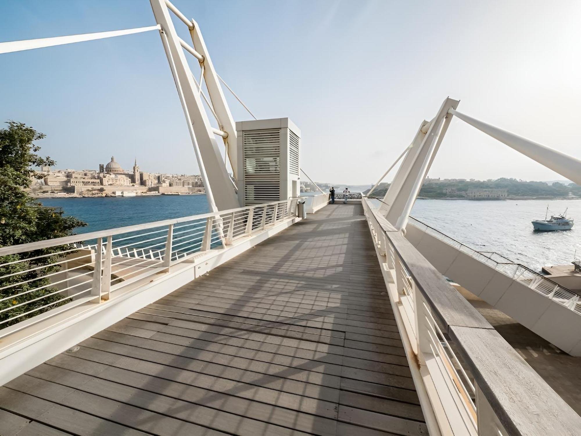 Idyllic Apartment Just Off The Promenade Sliema Exterior photo